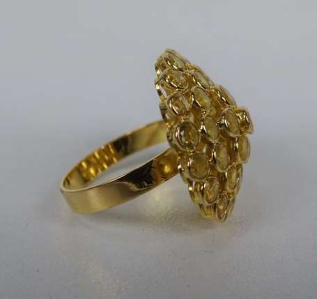 Bague dôme en or jaune 18K (750°/00) le chaton 