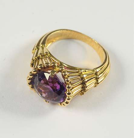 Bague en or jaune 18K (750°/00) sertie griffes 