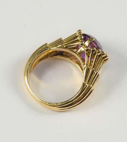 Bague en or jaune 18K (750°/00) sertie griffes 