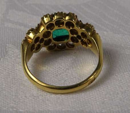 Bague en or jaune 18K (750°/00) sertie d'une 