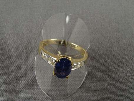 Bague en or jaune 18K (750°/00) sertie griffes 
