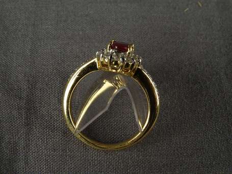 Bague en or jaune 18K (750°/00) sertie griffes 