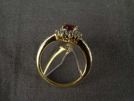 Bague en or jaune 18K (750°/00) sertie griffes 