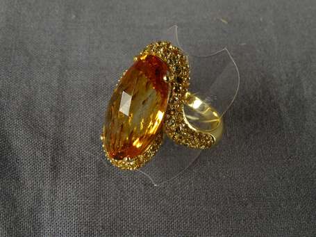 Bague de cocktail circa 1970 montée d'une citrine 