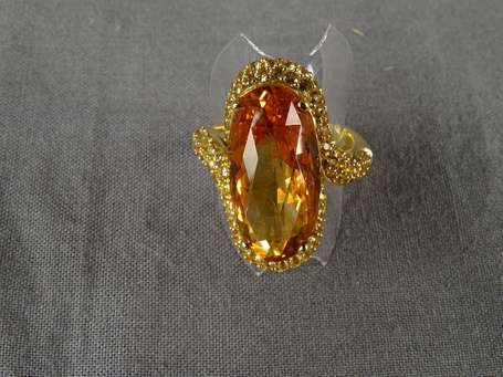 Bague de cocktail circa 1970 montée d'une citrine 