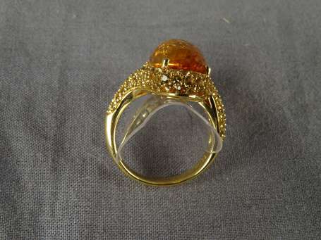 Bague de cocktail circa 1970 montée d'une citrine 