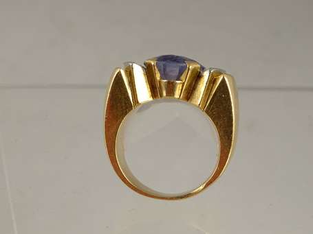 Importante bague en or jaune 18 K (750°/°°) 