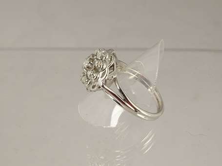 Bague marguerite en or blanc 18 K (750°/°°) 