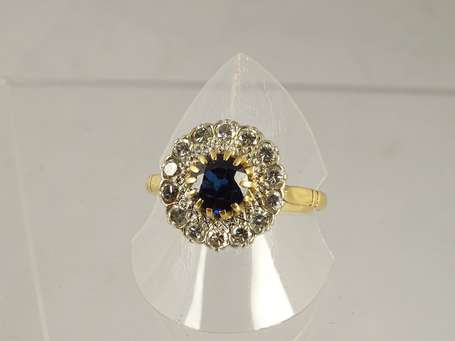 Bague marguerite, centrée d'un saphir entouré de 