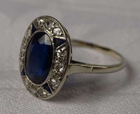 Bague en or gris 18K (750°/00) sertie d'un doublet