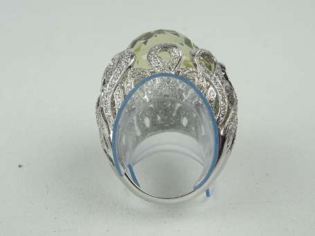 Spectaculaire Bague en or gris 750°/°°° sertie 