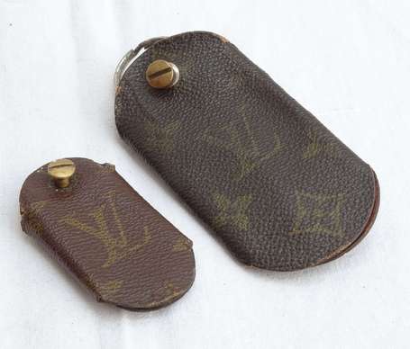 LOUIS VUITTON - Deux porte-clefs auto en toile 