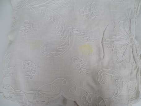 Rideau en coton broderie chaînette à motifs de 