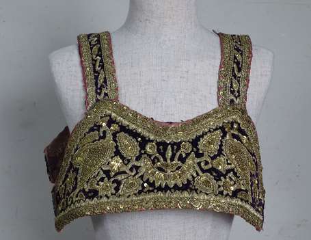 Bustier en velours aubergine richement brodé en 