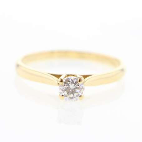 Bague solitaire en or jaune 18K (750°/00) sertie 