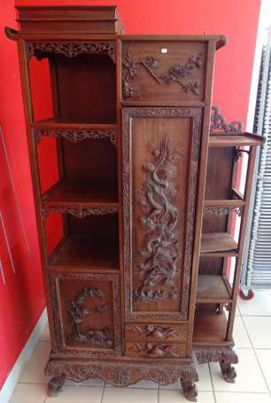 VIETNAM - Meuble-cabinet en acajou sculpté de 