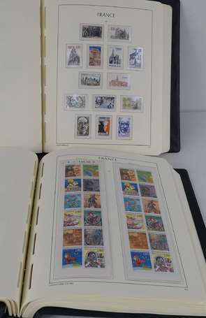 Dans 3 albums Collections de timbres de France 