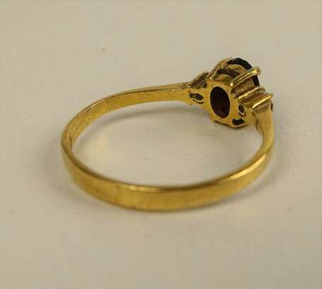 Fine bague en or jaune 18K (750°/00) sertie 