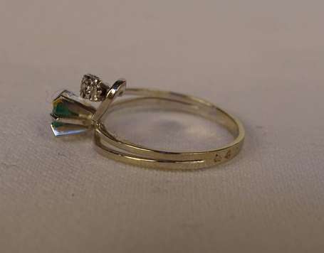 Bague en or gris 18K (750°/00) sertie d'une petite