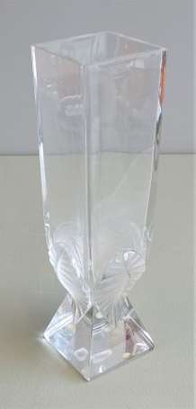 LALIQUE France - Vase en cristal de section 