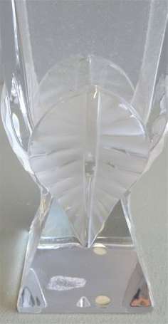 LALIQUE France - Vase en cristal de section 