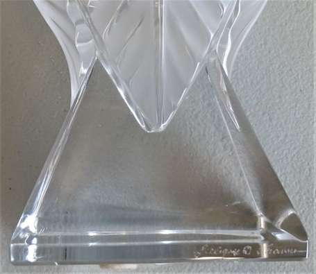 LALIQUE France - Vase en cristal de section 