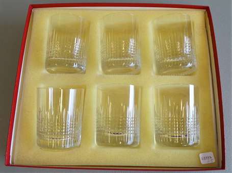 BACCARAT - Suite de six verres à whisky modèle 