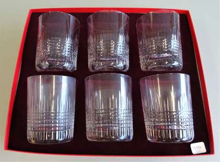 BACCARAT - Suite de six verres gobelets modèle 