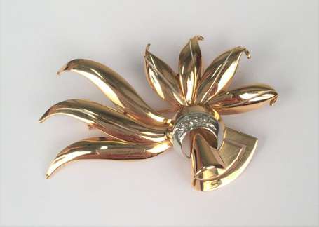 Broche gerbe en or deux tons 18K (750°/00) sertie 