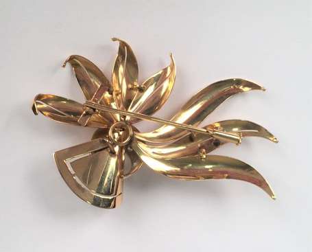 Broche gerbe en or deux tons 18K (750°/00) sertie 