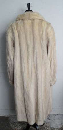 Manteau de vison blanc T. 40