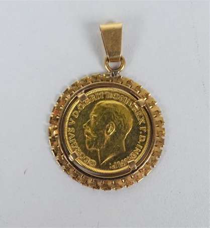 Pendentif en or jaune 18K (750°/00) monté d'un 