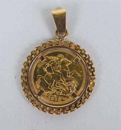 Pendentif en or jaune 18K (750°/00) monté d'un 