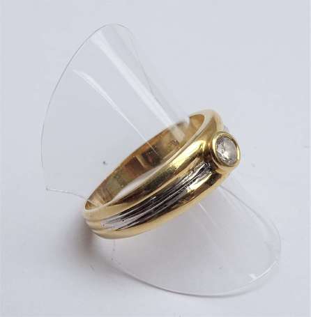 Petite bague en or jaune 18K (750°/00) montée en 