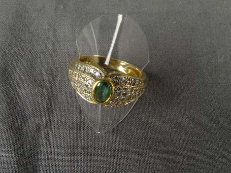 Bague en or deux tons 18K (750°/00),  sertie clos 