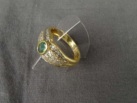 Bague en or deux tons 18K (750°/00),  sertie clos 