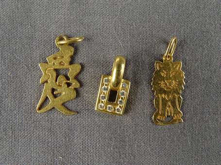 Lot de trois pendentifs en or jaune 18K (750°/00),