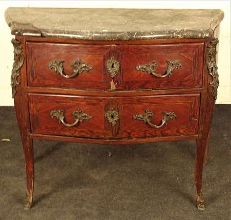 Petite commode sauteuse en placage de palissandre,