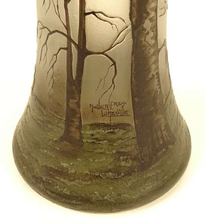 MULLER Frères Lunéville - Vase à long col en verre