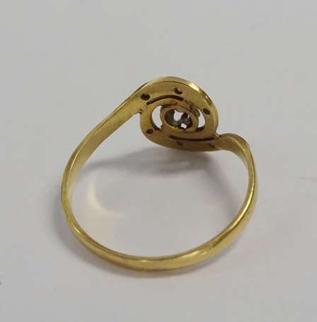 Bague tourbillon en or jaune 18K (750°/00) sertie 