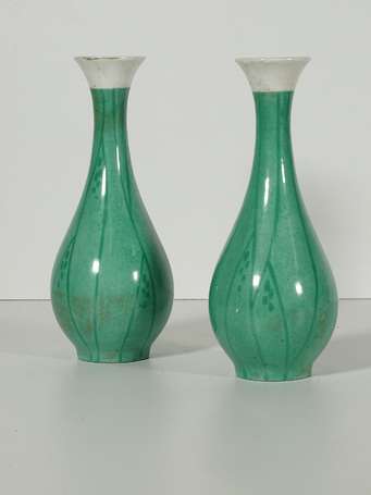 D'AURYS, Limoges - Paire de vases balustres en 