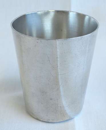 BOULENGER - Timbale en métal argenté ciselée d'un 