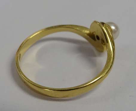 Bague en or jaune 18K (750°/00) sertie d'une perle