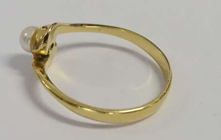 Bague en or jaune 18K (750°/00) sertie d'une perle