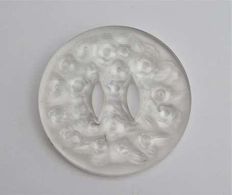 BACCARAT - Pendentif en forme de tsuba en cristal 