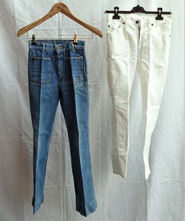Lot de deux jeans vintage, l'un cigarette blanc 