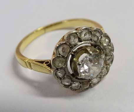 Bague marguerite en or jaune 18K (750°/00) sertie 