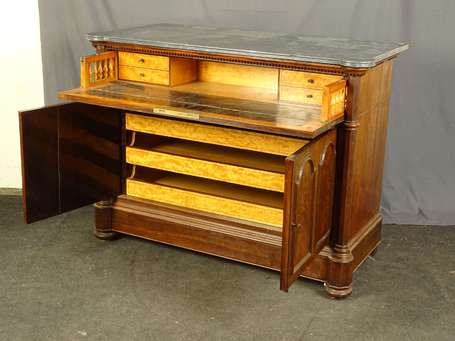 Commode bureau en placage d'acajou, elle ouvre par