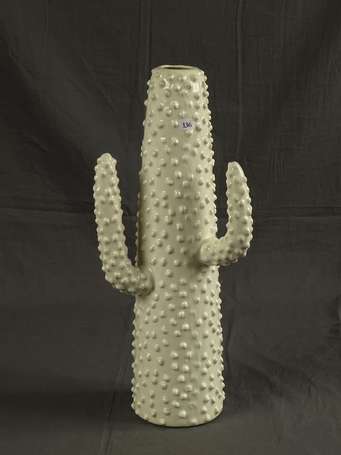 FANCY - Vase cactus en faïence blanche, signé au 