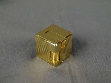 IPPAG - Briquet cubique en métal plaqué or à 